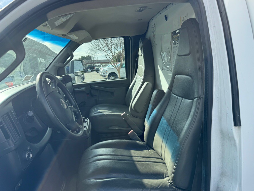 2018 GMC Savana Image 15