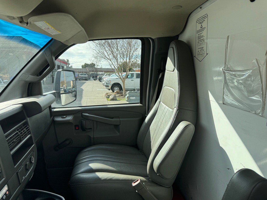 2018 GMC Savana Image 16