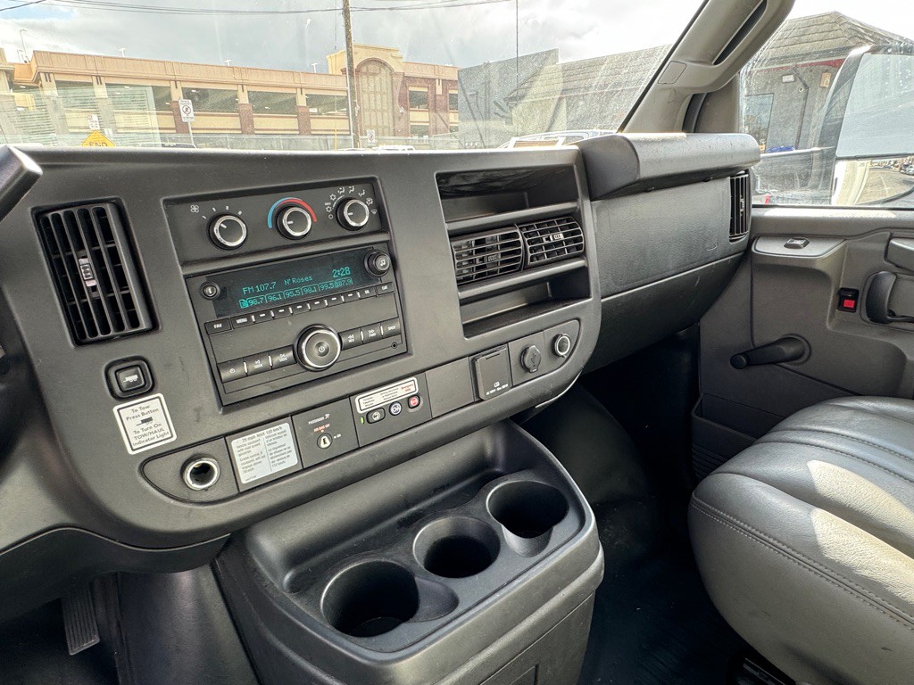 2018 GMC Savana Image 17