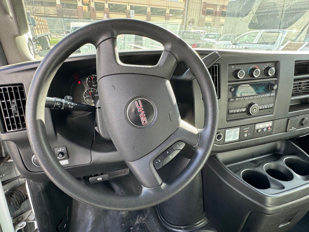 2018 GMC Savana Image 18