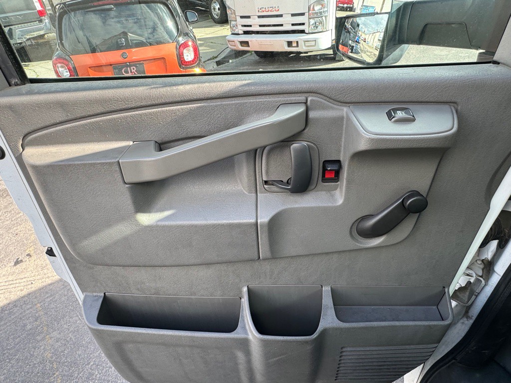 2018 GMC Savana Image 19