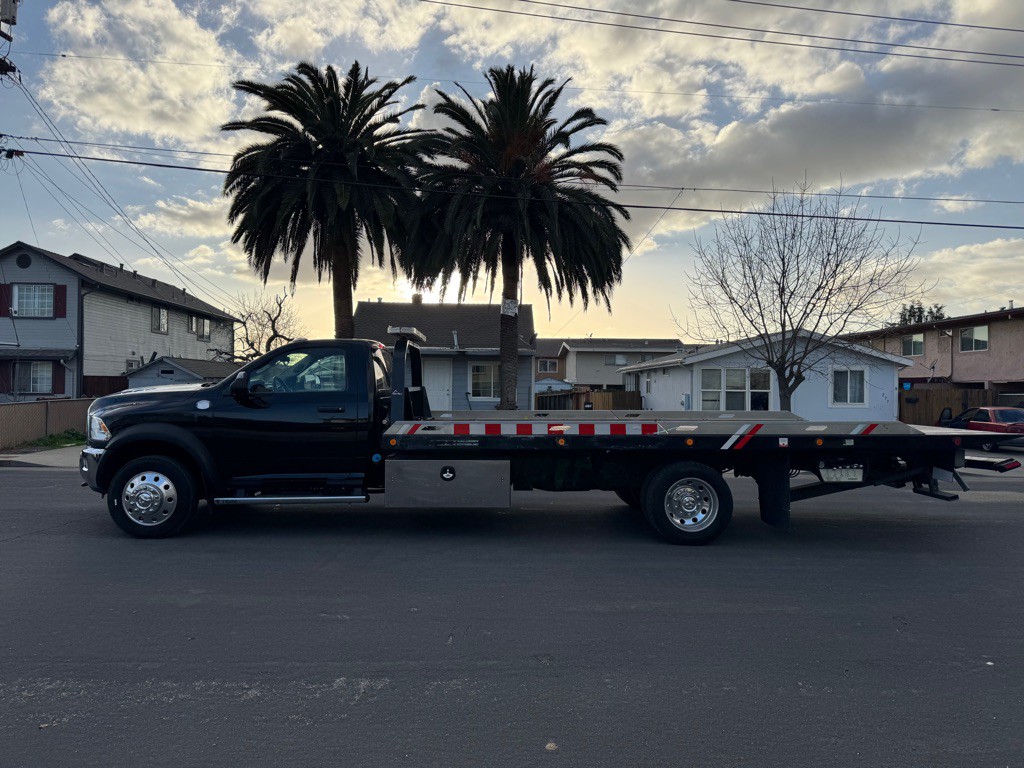 2018 RAM 5500 Image 2