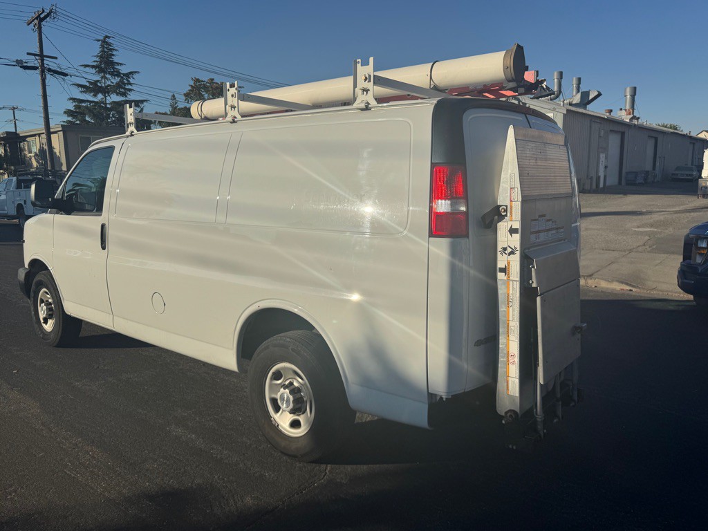 2019 Chevrolet Express Image 3