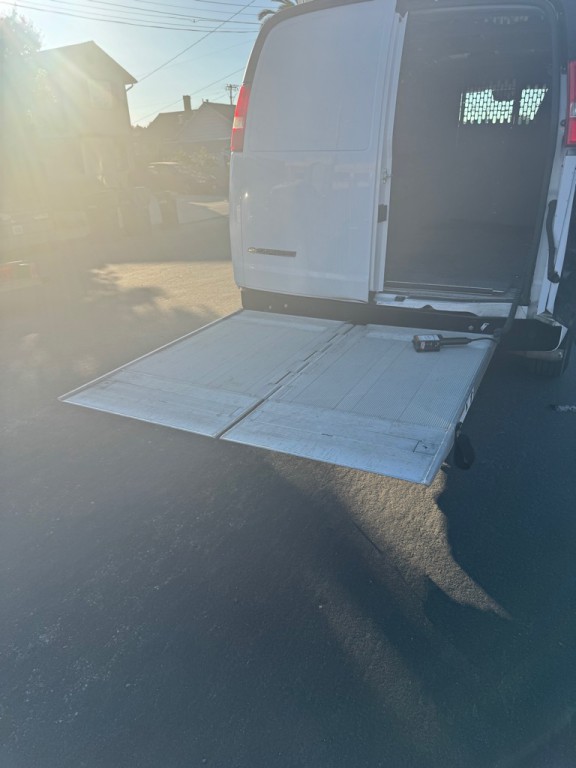 2019 Chevrolet Express Image 20
