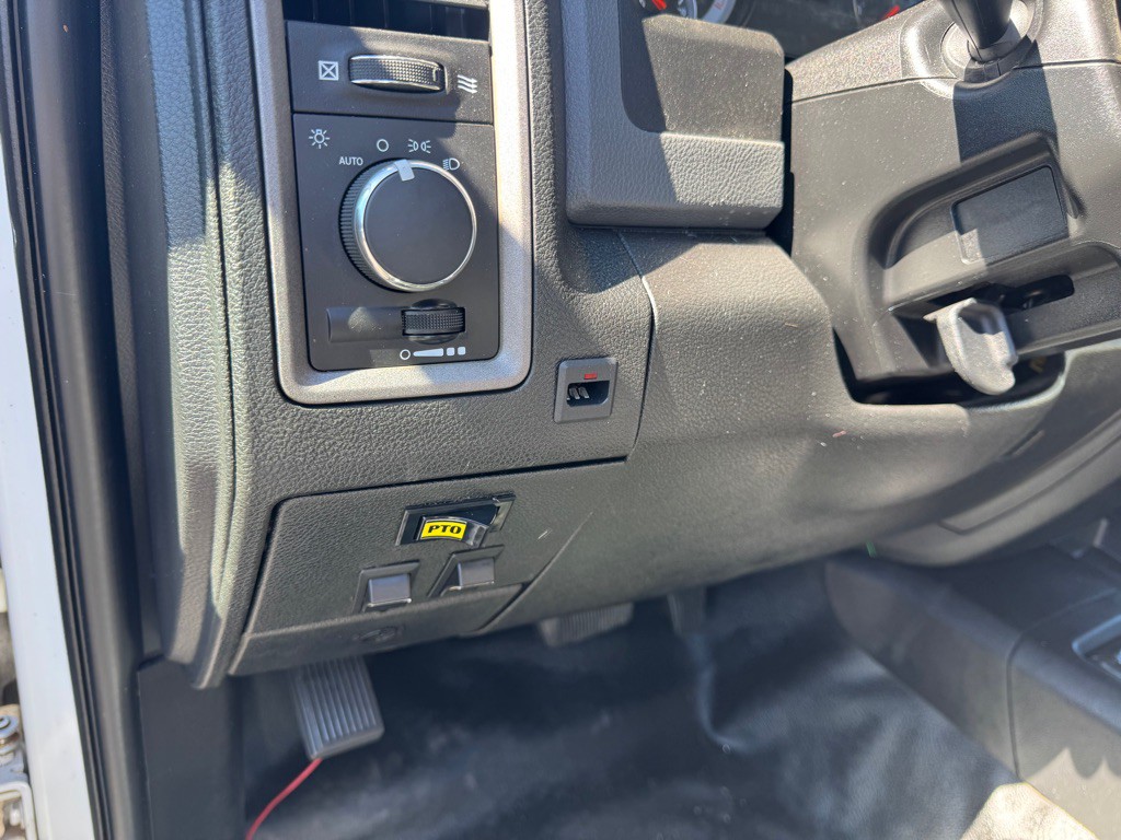 2014 RAM 5500 Image 23
