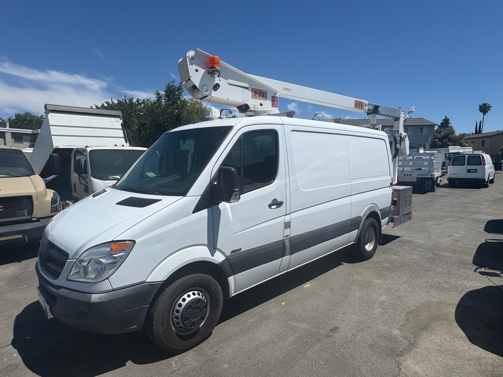 2013 Mercedes-Benz Sprinter Image 2
