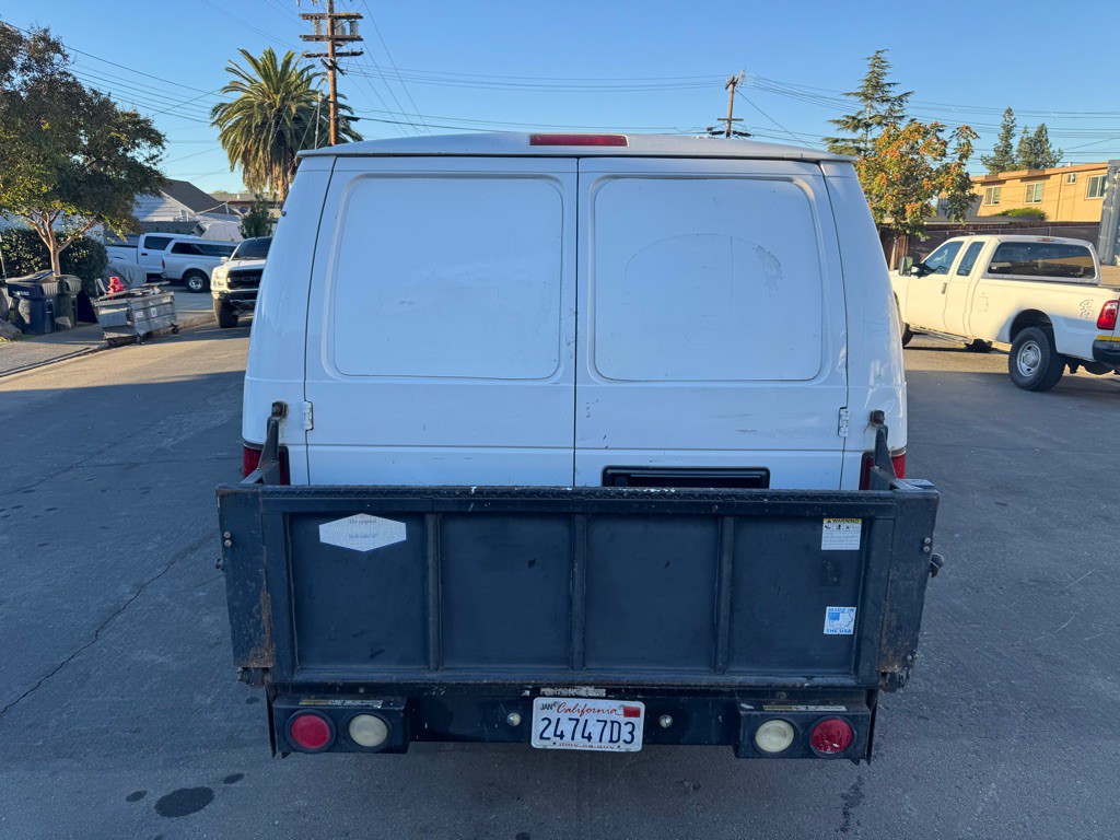 2009 Ford Econoline Image 2