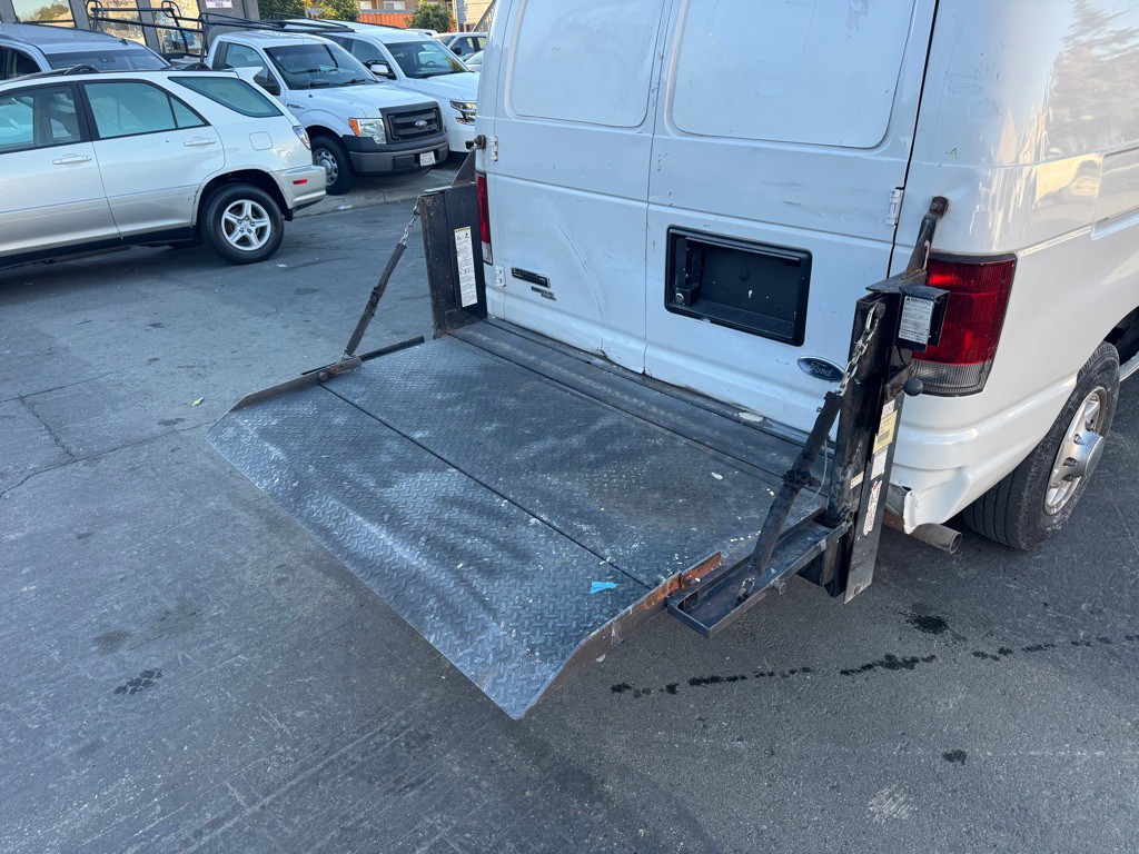 2009 Ford Econoline Image 13