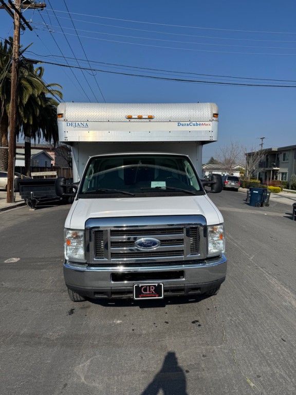 2017 Ford Econoline Image 2