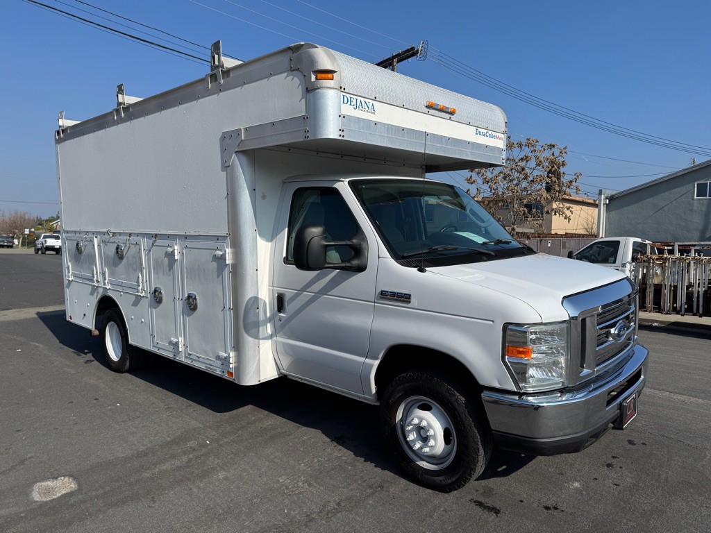 2017 Ford Econoline Image 3