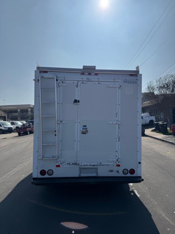 2017 Ford Econoline Image 8