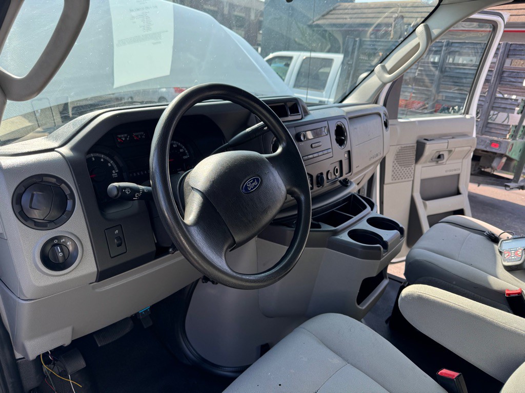 2017 Ford Econoline Image 9