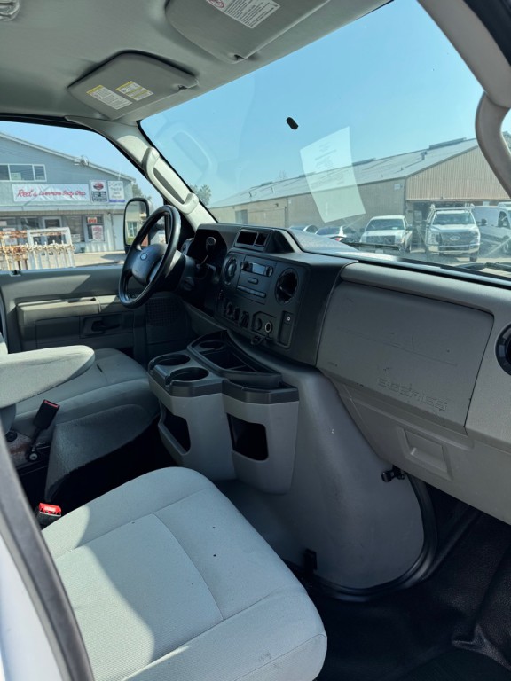 2017 Ford Econoline Image 10