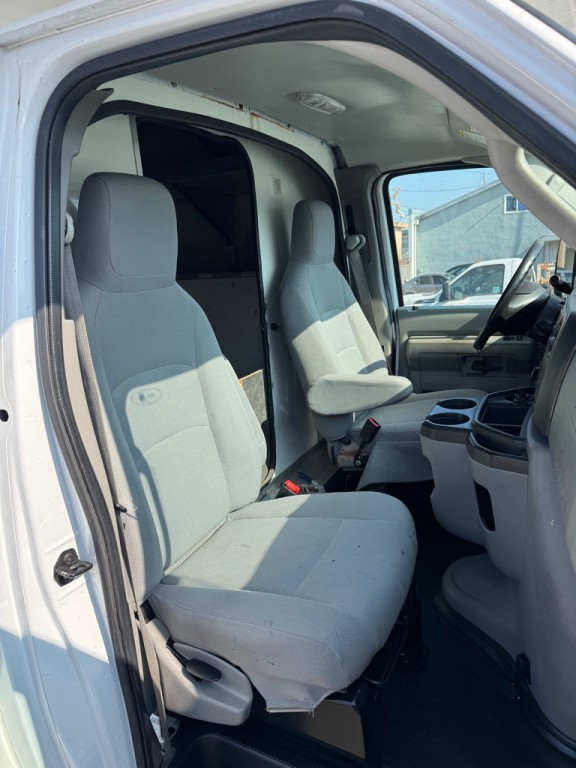 2017 Ford Econoline Image 11
