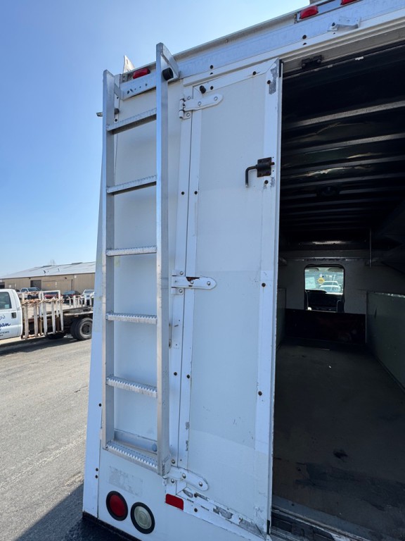 2017 Ford Econoline Image 14