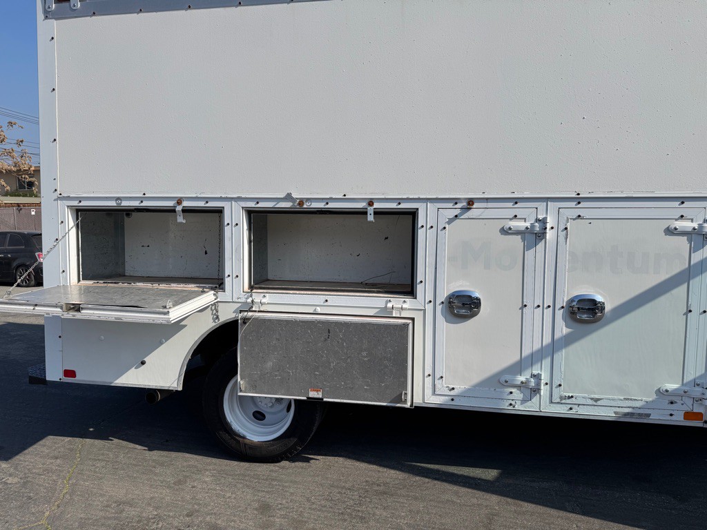 2017 Ford Econoline Image 20