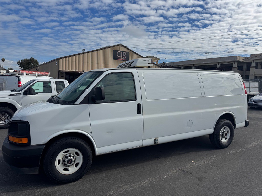 2017 GMC Savana Image 1