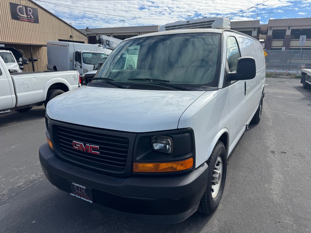 2017 GMC Savana Image 2