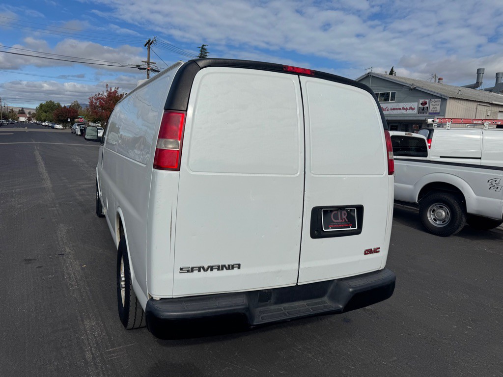 2017 GMC Savana Image 4