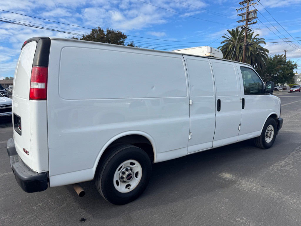 2017 GMC Savana Image 7