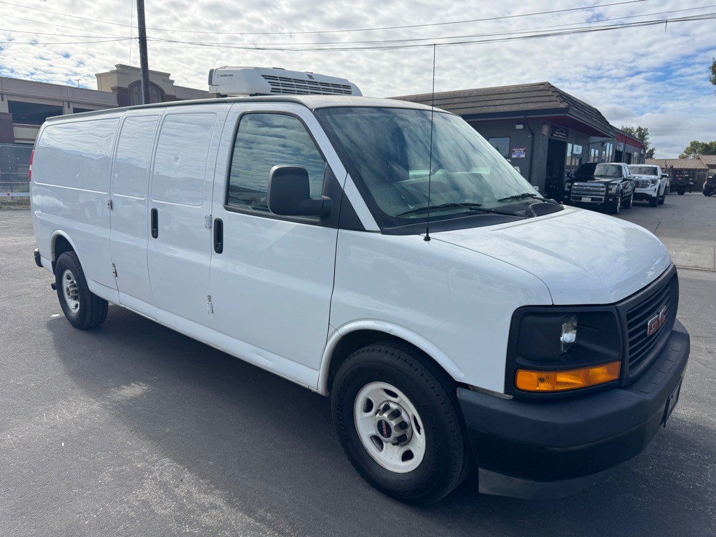 2017 GMC Savana Image 9