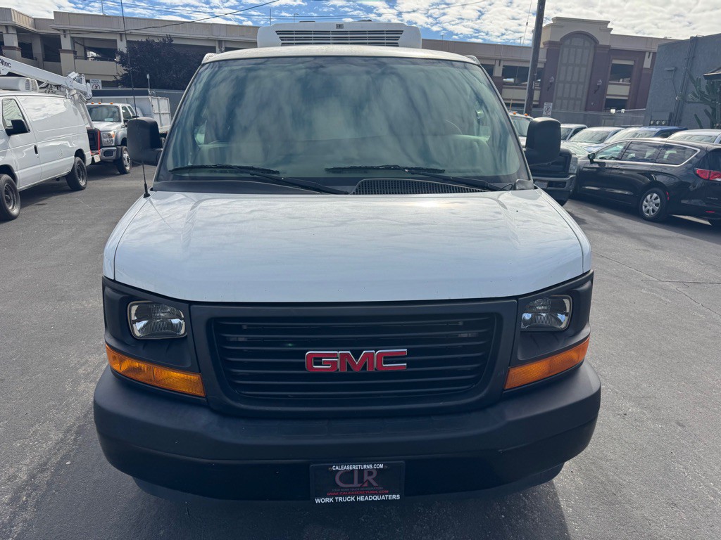 2017 GMC Savana Image 10