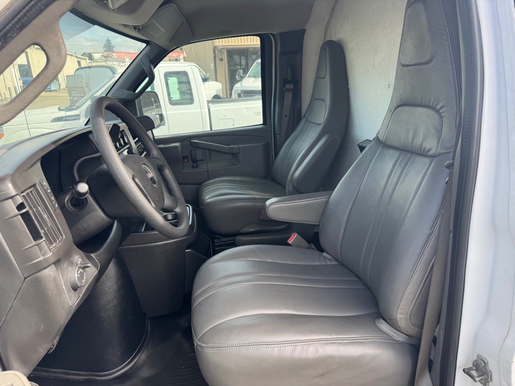 2017 GMC Savana Image 11