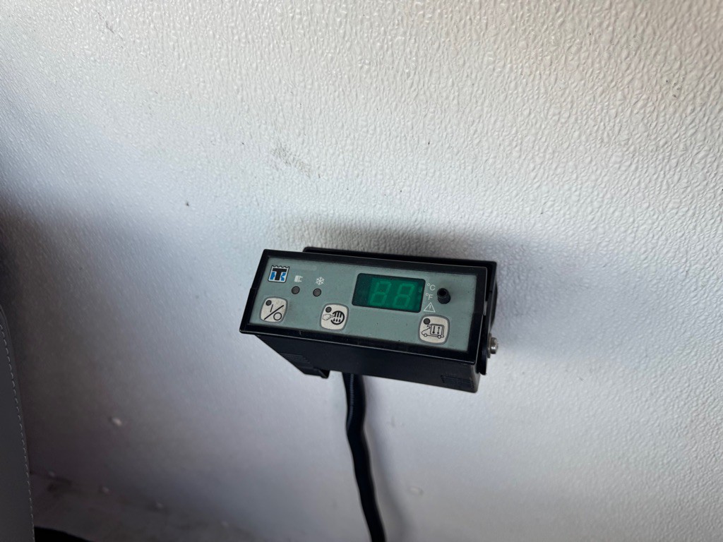 2017 GMC Savana Image 12