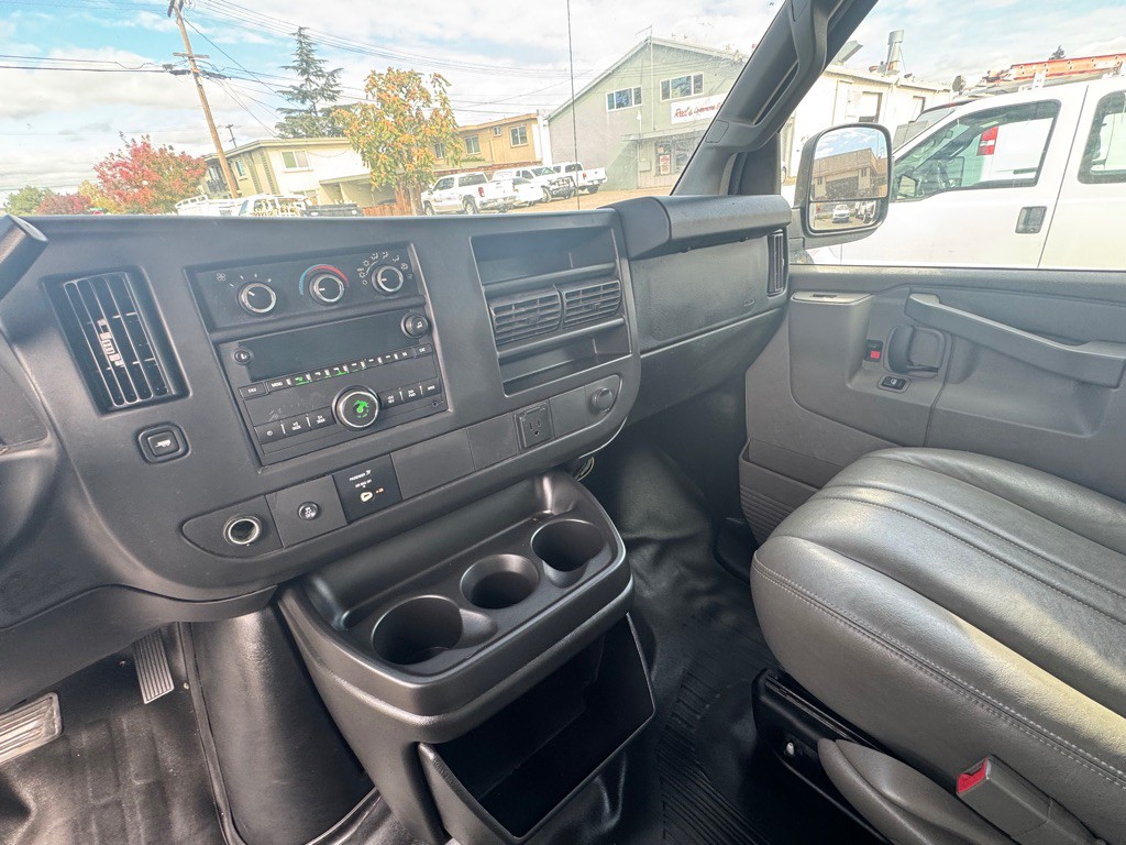 2017 GMC Savana Image 13