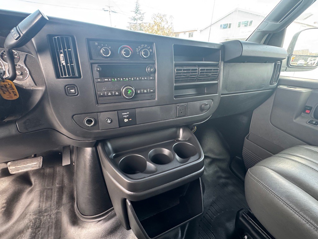 2017 GMC Savana Image 14