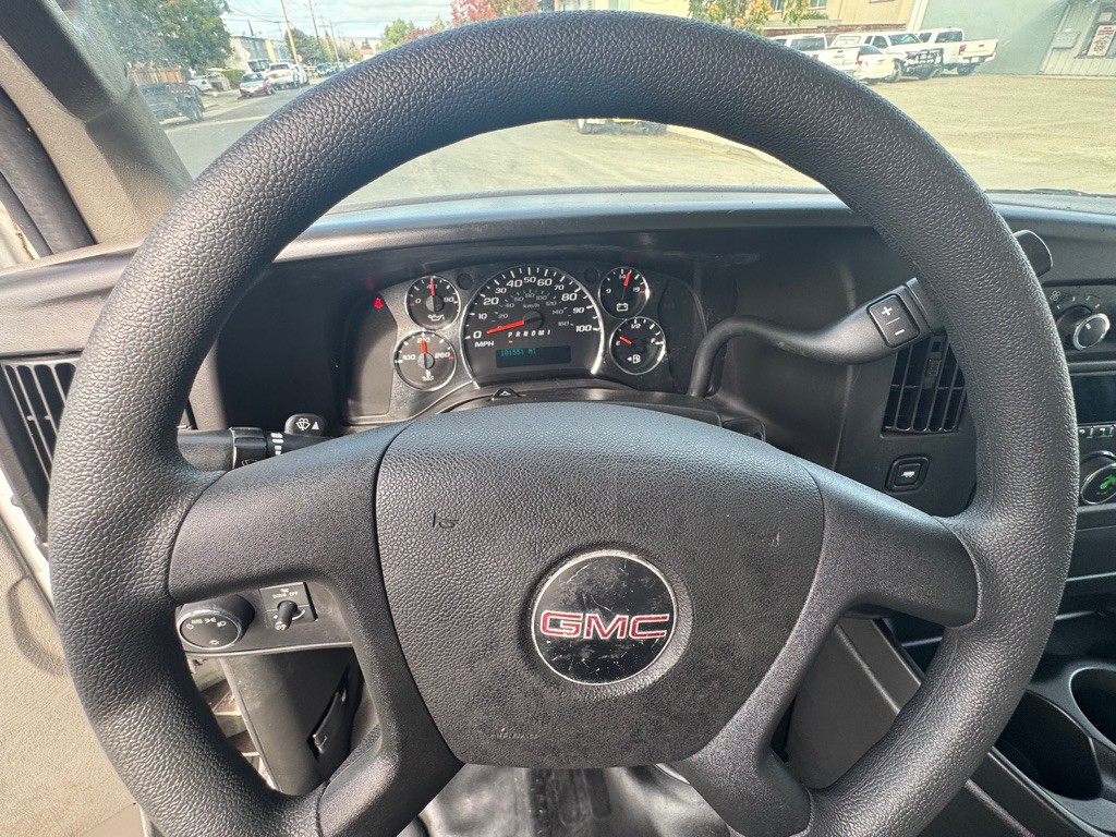 2017 GMC Savana Image 15