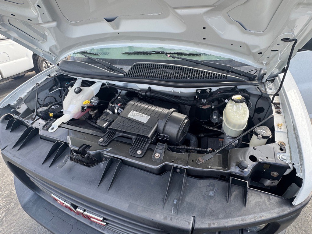 2017 GMC Savana Image 17