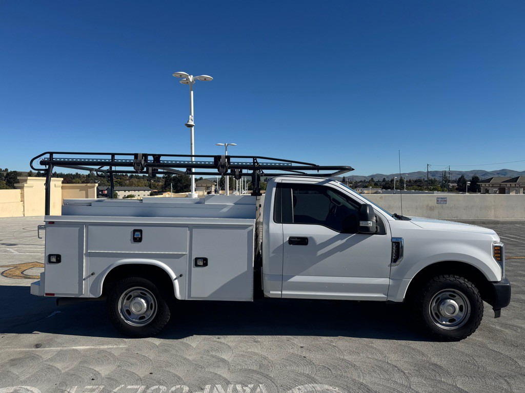 2018 Ford F-350 Image 2