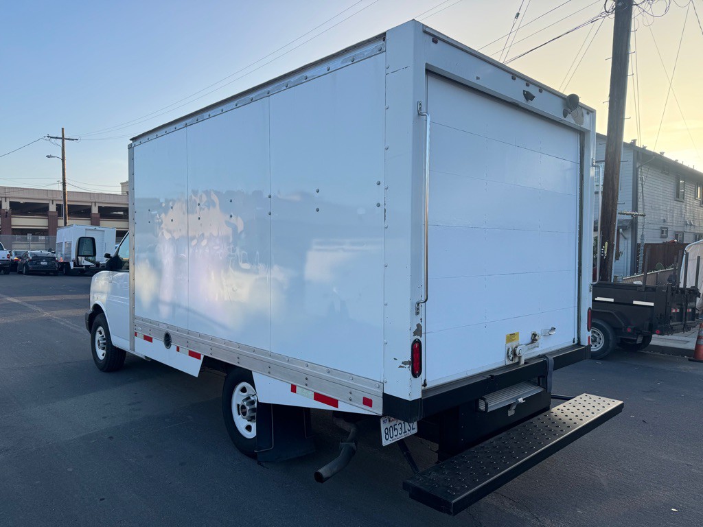 2019 GMC Savana Image 5