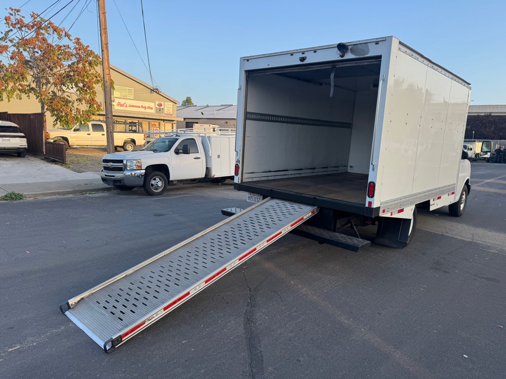 2019 GMC Savana Image 13