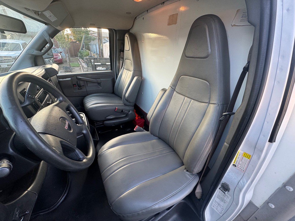 2019 GMC Savana Image 16