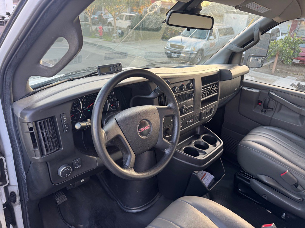 2019 GMC Savana Image 17