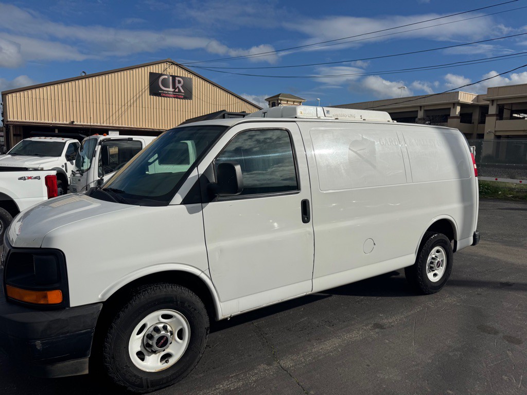 2017 GMC Savana Image 1