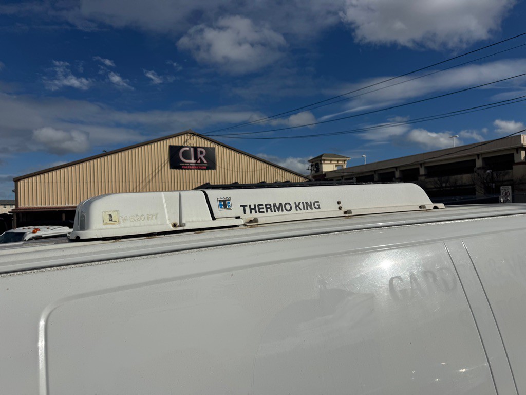 2017 GMC Savana Image 2