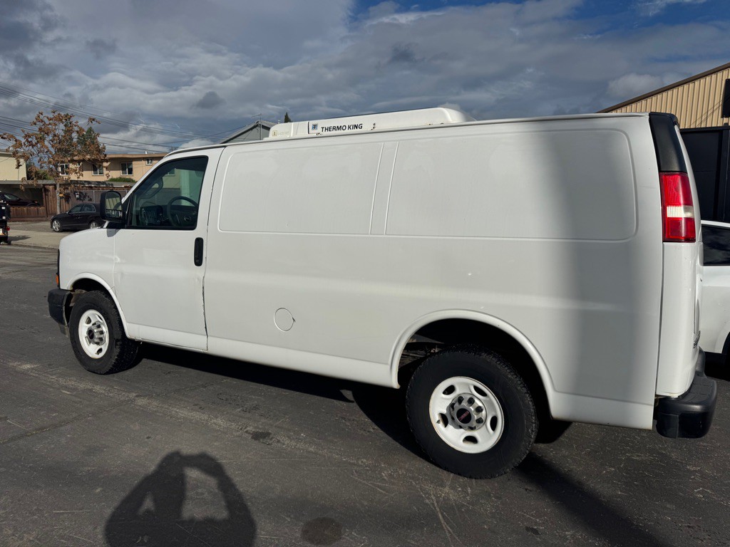 2017 GMC Savana Image 5