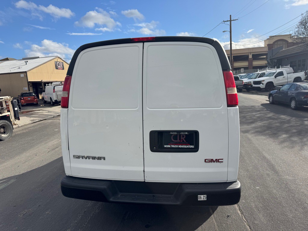 2017 GMC Savana Image 8