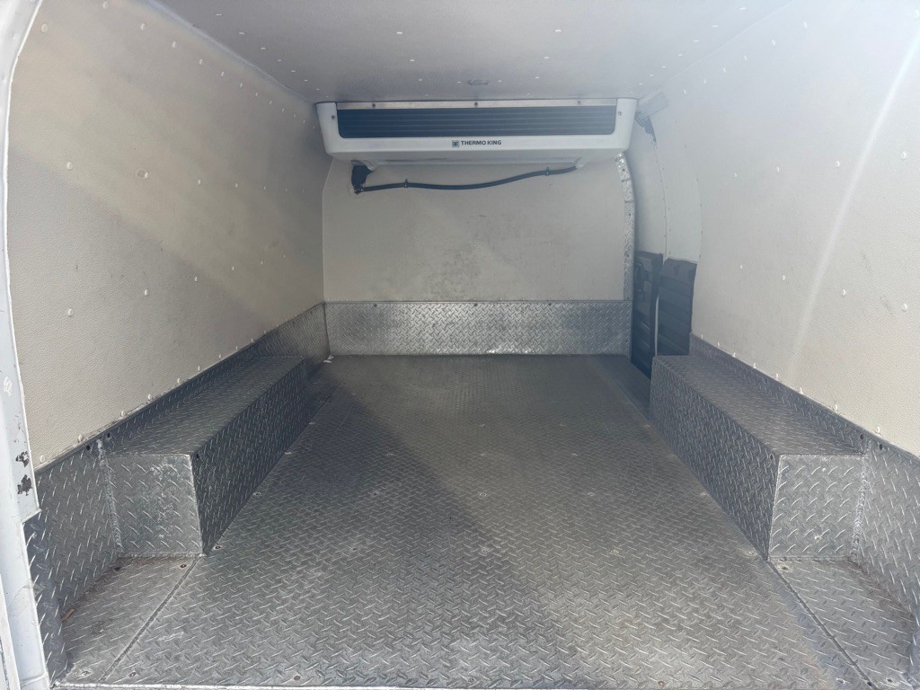 2017 GMC Savana Image 10