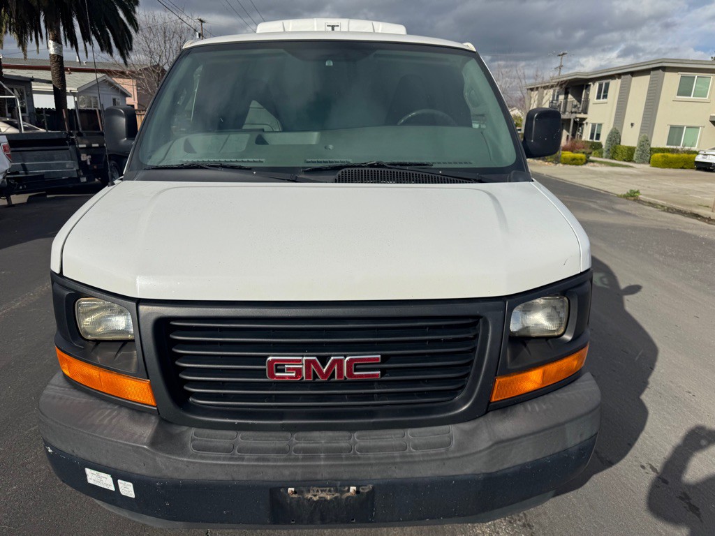 2017 GMC Savana Image 11