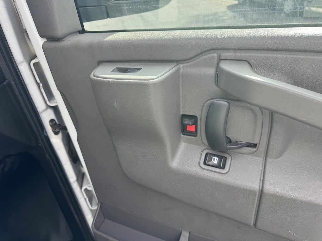 2017 GMC Savana Image 12