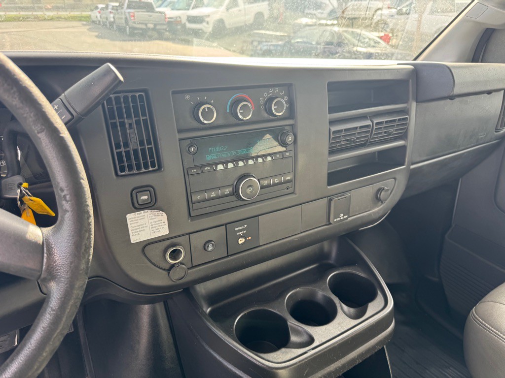 2017 GMC Savana Image 15