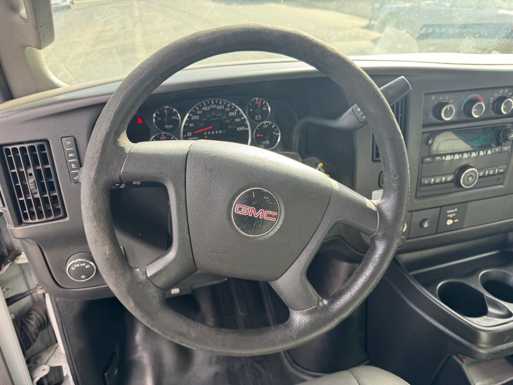 2017 GMC Savana Image 16