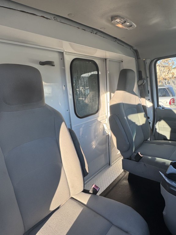 2016 Ford Econoline Image 11