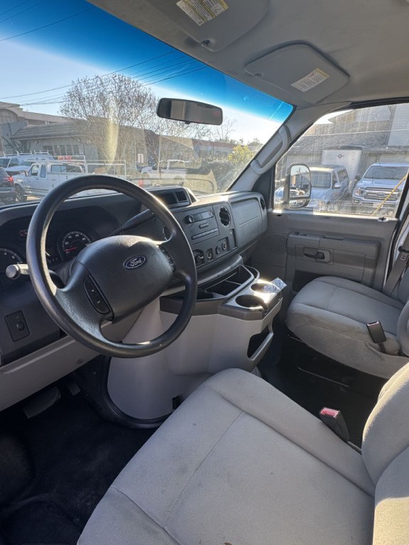 2016 Ford Econoline Image 12