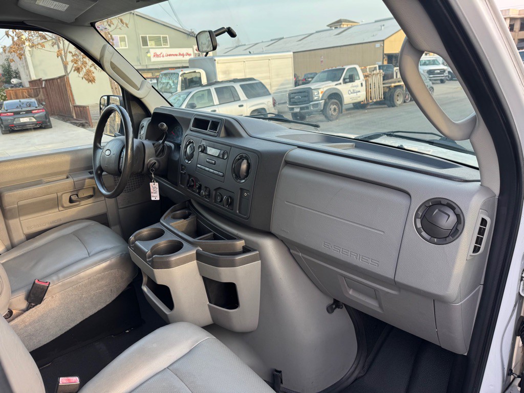 2012 Ford Econoline Image 13