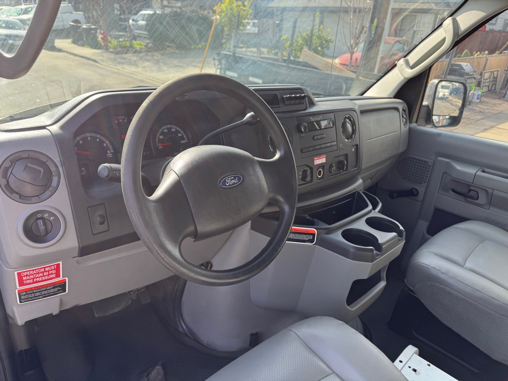 2012 Ford Econoline Image 18